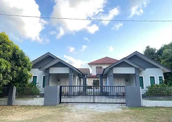 Al-Qamar Homestay